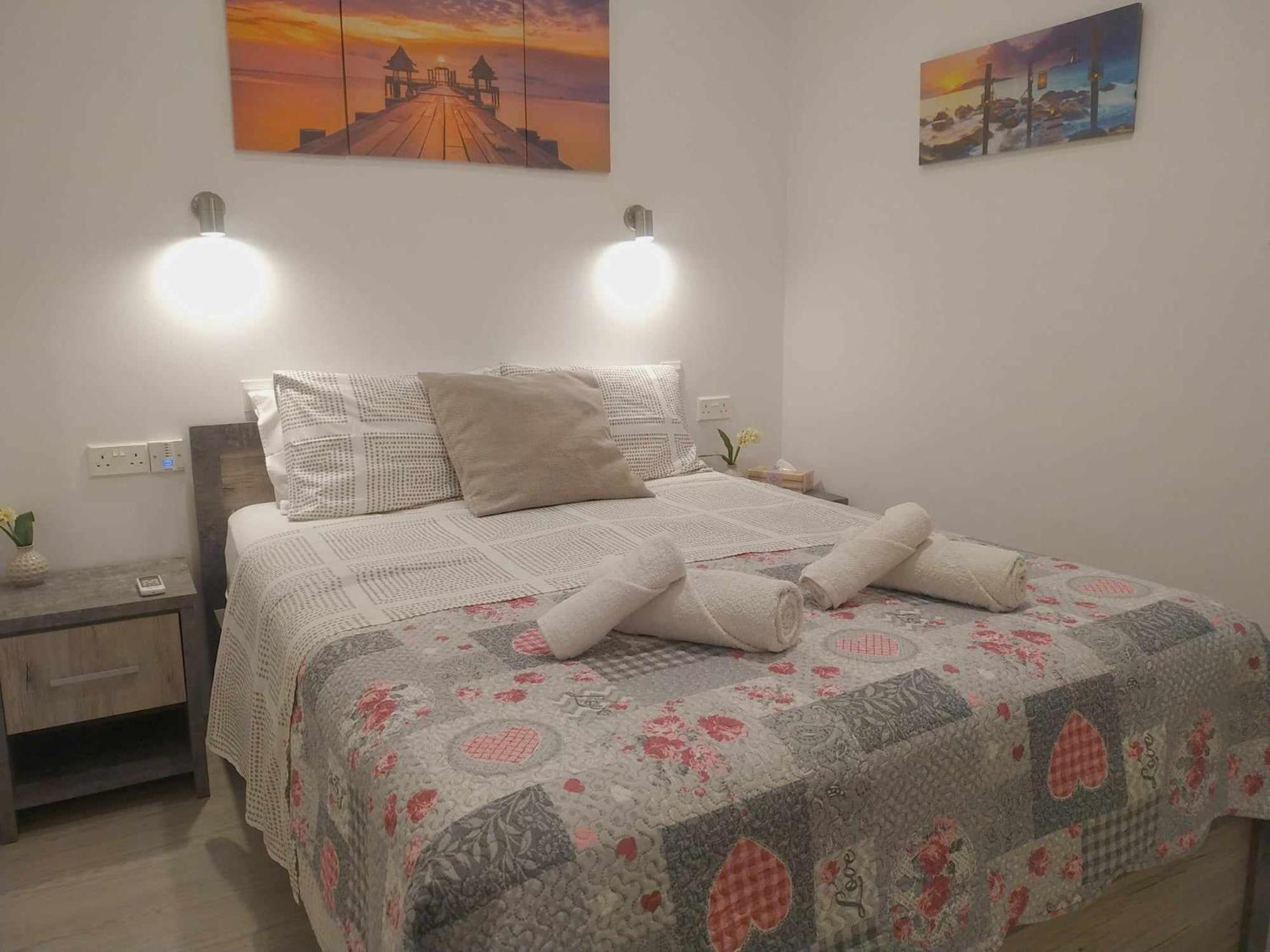 Charming Holiday Retreat Kato Paphos Apt 400M To The Beach Lägenhet Exteriör bild